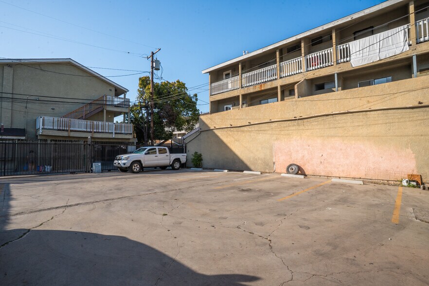 More Photos Of 1123 Ohio Ave, Long Beach Multifamily For Sale