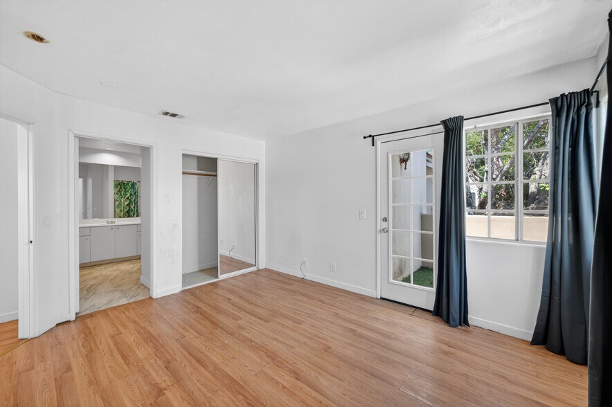 More Photos Of 4930 W Point Loma Blvd, San Diego Apartments For Sale