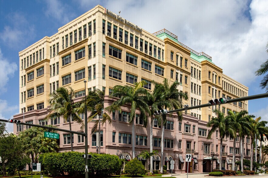 More Photos Of 225 NE Mizner Blvd, Boca Raton Office For Lease