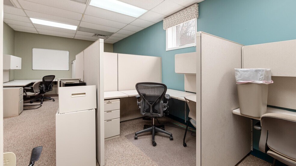 More Photos Of 172 S Friendship Dr, New Concord Medical For Sale