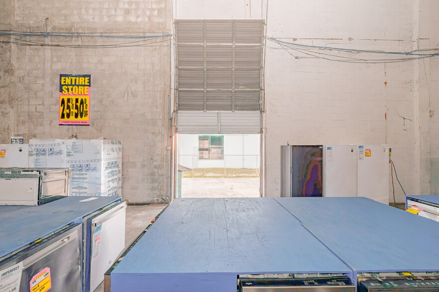 More Photos Of 6001 Powerline Rd, Fort Lauderdale Showroom For Lease