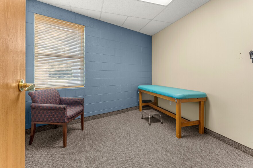 More Photos Of 35640 W Michigan Ave, Wayne Medical For Lease