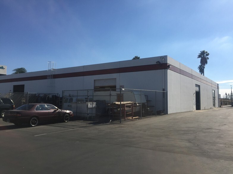 More Photos Of 1135-1137 W Katella Ave, Orange Warehouse For Lease