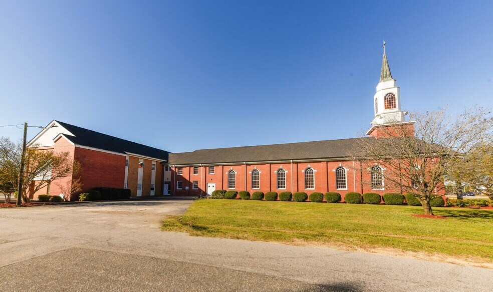 More Photos Of 3901 Raeford Rd, Fayetteville Religious Facility For Lease
