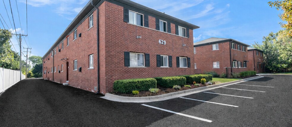 More Photos Of 629 W Maple Rd, Clawson Apartments For Sale