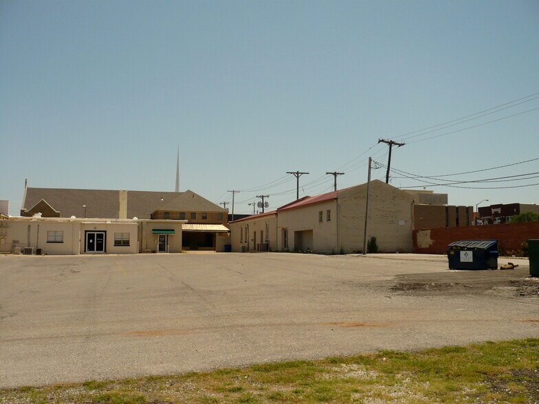 More Photos Of 15 N 10th St, Duncan Storefront For Lease