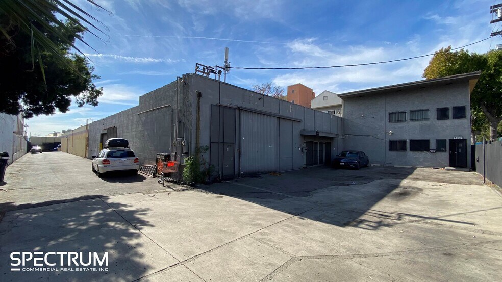 More Photos Of 14532 Blythe St, Van Nuys Manufacturing For Lease