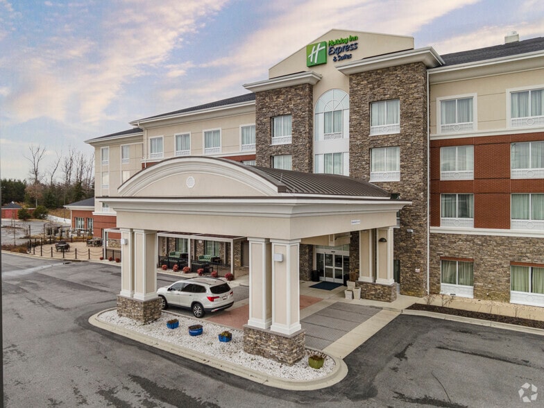 More Photos Of 45260 Abell House Ln, California Hotel For Sale