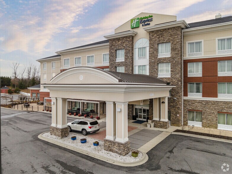 More Photos Of 45260 Abell House Ln, California Hotel For Sale