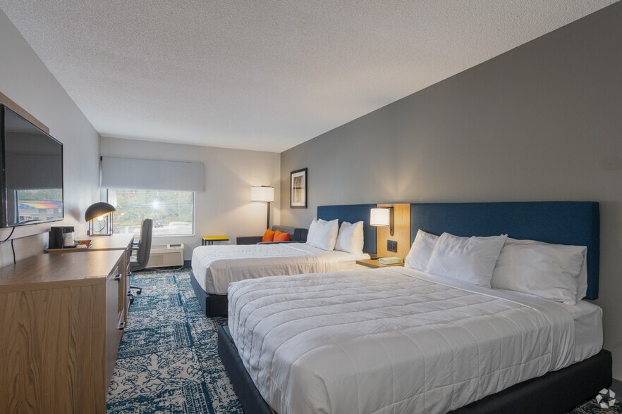 More Photos Of 419 Suedberg Rd, Pine Grove Hotel For Sale