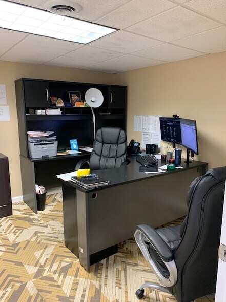 More Photos Of 305 Sonderen St, O'Fallon Medical For Lease