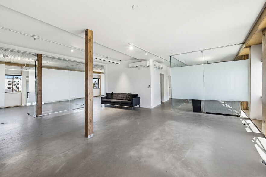 More Photos Of 2434 Lincoln Blvd, Venice Loft Creative Space For Lease