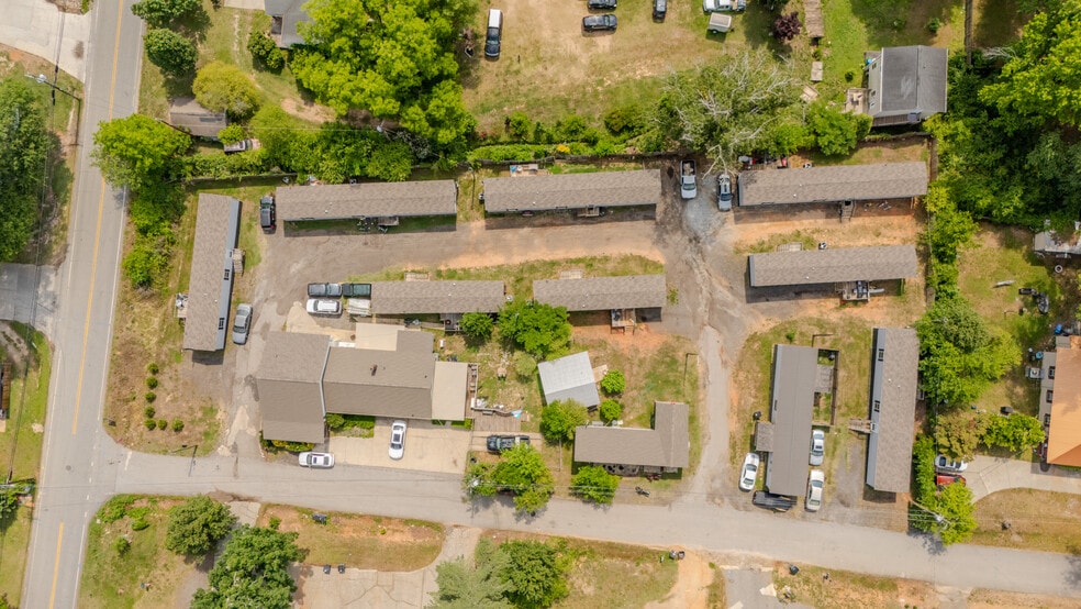 More Photos Of 923 W Lee Rd, Taylors Manufactured Housing Mobile Home Park For Sale