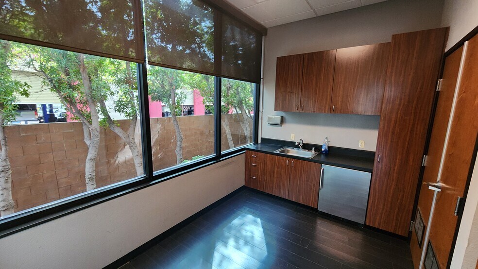 More Photos Of 8845 W Flamingo Rd, Las Vegas Medical For Lease