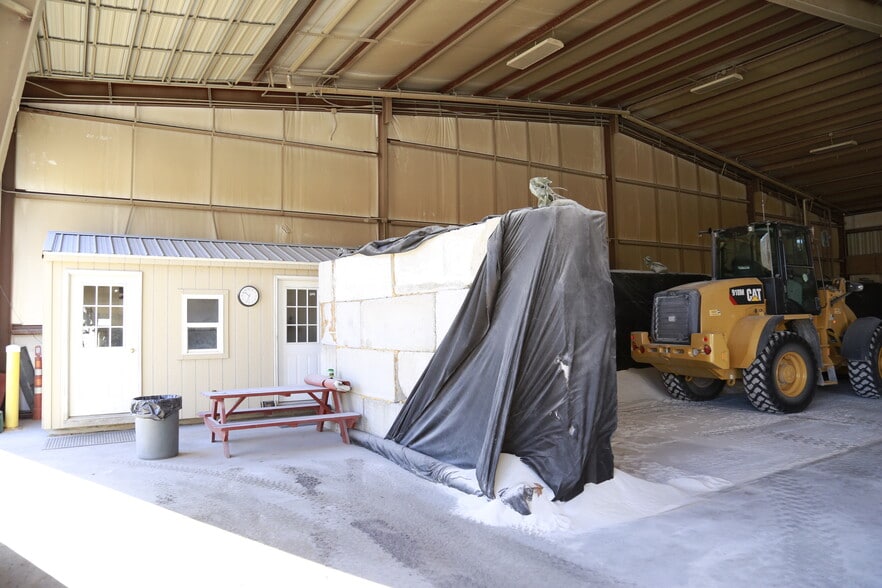More Photos Of 255 S Plant St, Morgantown Distribution For Lease