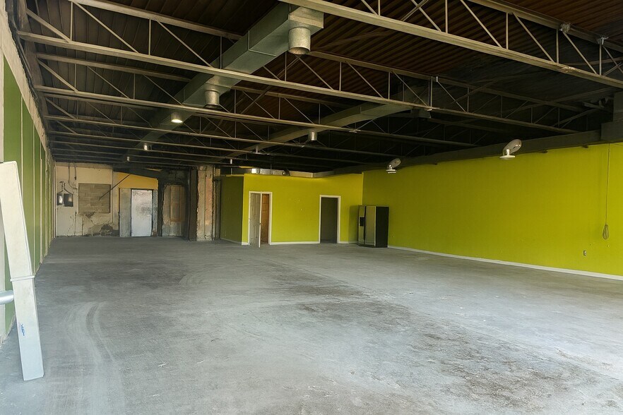 More Photos Of 24758 Southfield Rd, Southfield Restaurant For Sale