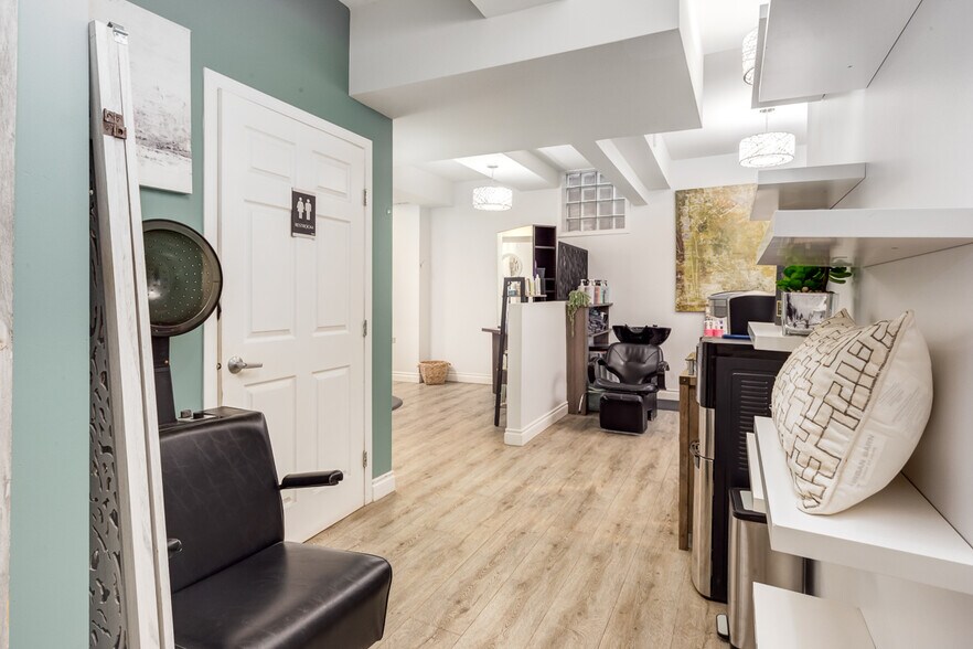 More Photos Of 1904 20th Ave NW, Calgary Storefront Retail Office For Lease