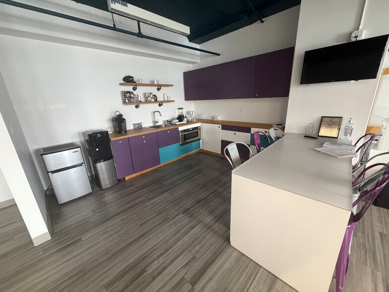 More Photos Of 2 Broad St, Bloomfield Office For Lease