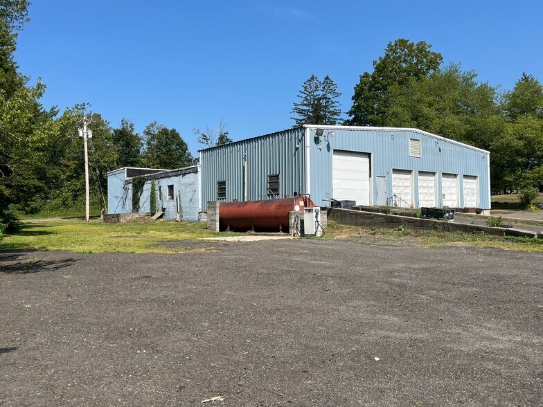 More Photos Of 644 Amity Rd, Bethany Industrial For Lease
