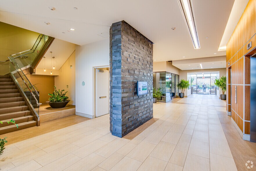 More Photos Of 275 E Rivulon Blvd, Gilbert Office For Lease