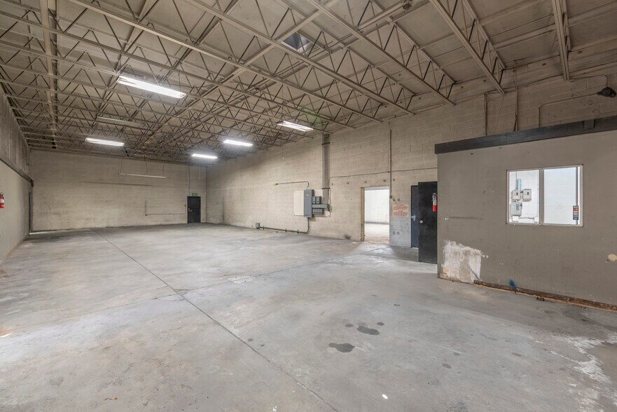 More Photos Of 1003 E G St, Wilmington Warehouse For Lease