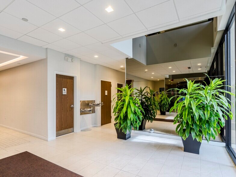 More Photos Of 4440 PGA Blvd, Palm Beach Gardens Coworking Space