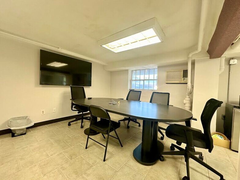 More Photos Of 538 Bloomfield Ave, Verona Storefront Retail Office For Lease