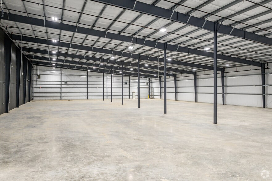 More Photos Of 324 E St, Hampton Warehouse For Lease