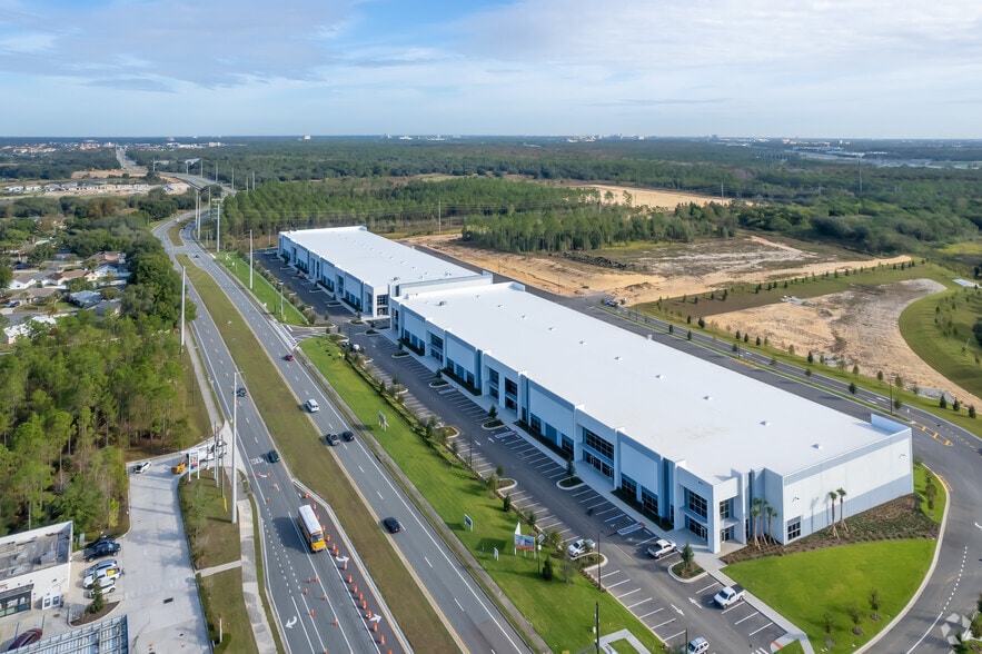 More Photos Of 821 N Old Lake Wilson Rd, Kissimmee Warehouse For Lease