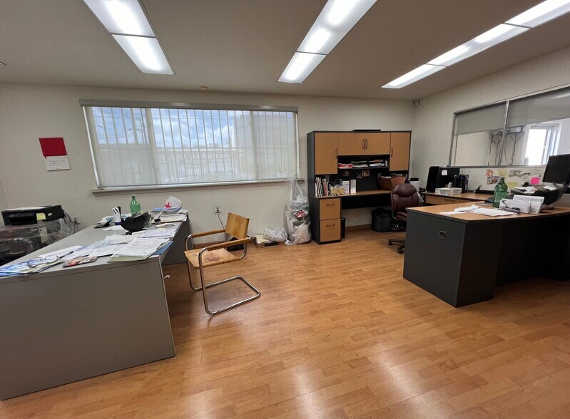 More Photos Of 1415 Newton St, Los Angeles Warehouse For Lease