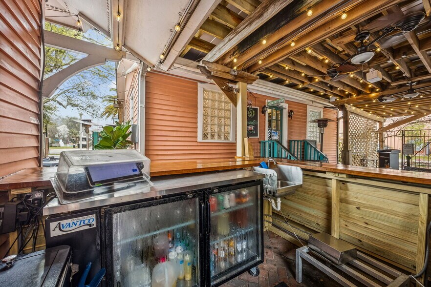 More Photos Of 218 Ash St, Fernandina Beach Freestanding For Sale