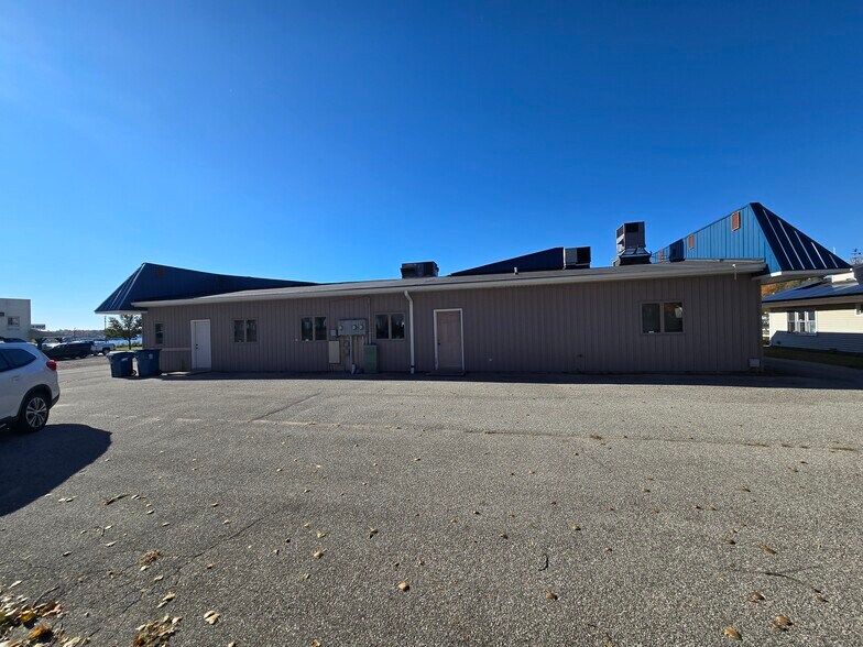 More Photos Of 4534 Dowling St, Montague Office For Sale