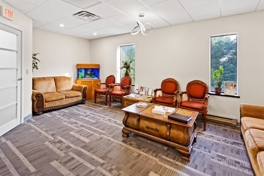 More Photos Of 21 Industrial Blvd, Paoli Medical For Lease