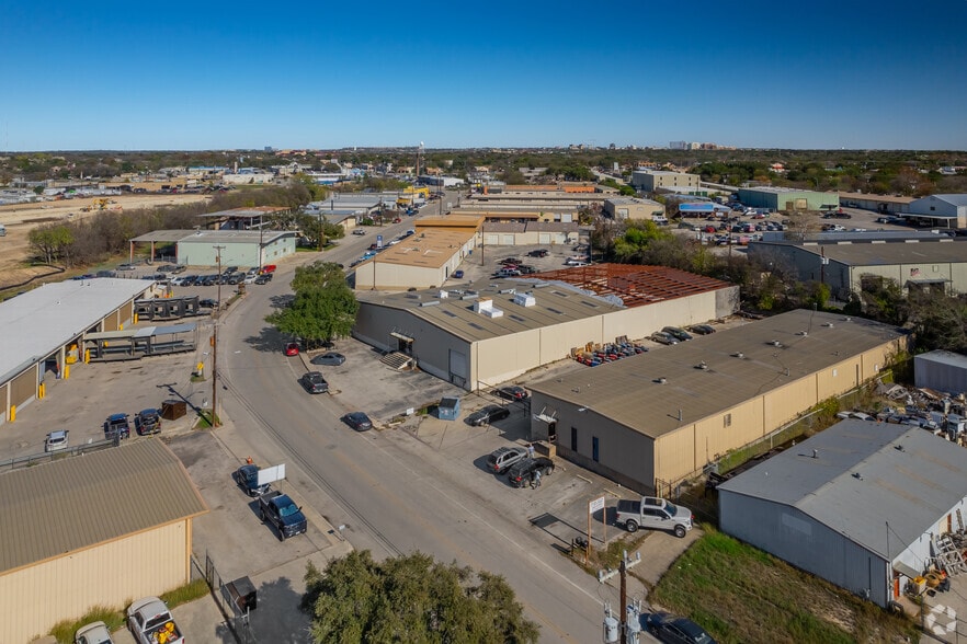 More Photos Of 7114 Eckhert Rd, San Antonio Industrial For Lease