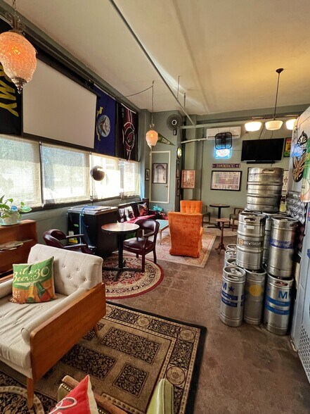 More Photos Of 410 W 7th St, Taylor Research And Development For Lease