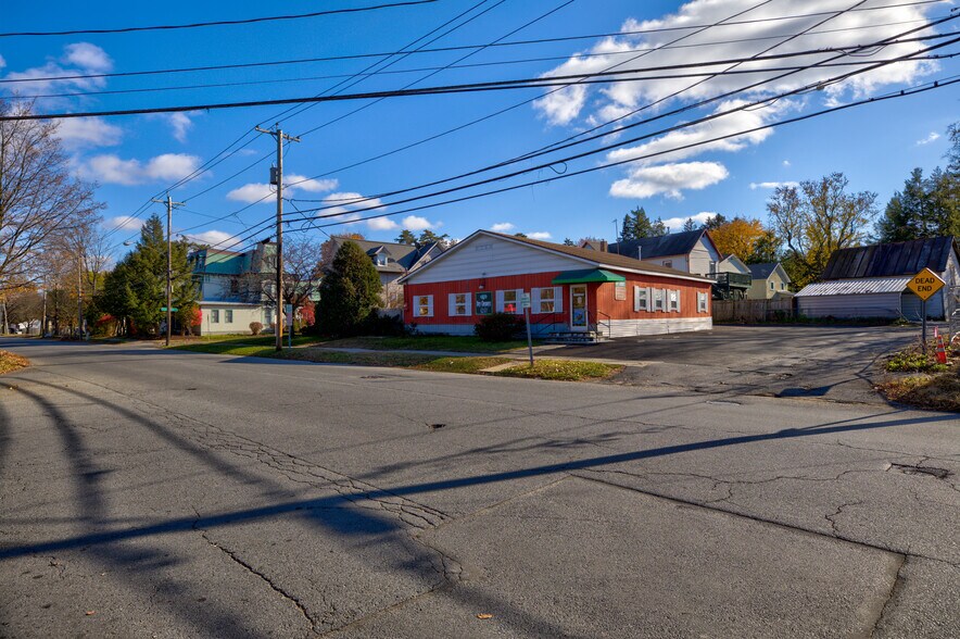 More Photos Of 48 Lincoln Ave, Saratoga Springs Freestanding For Sale