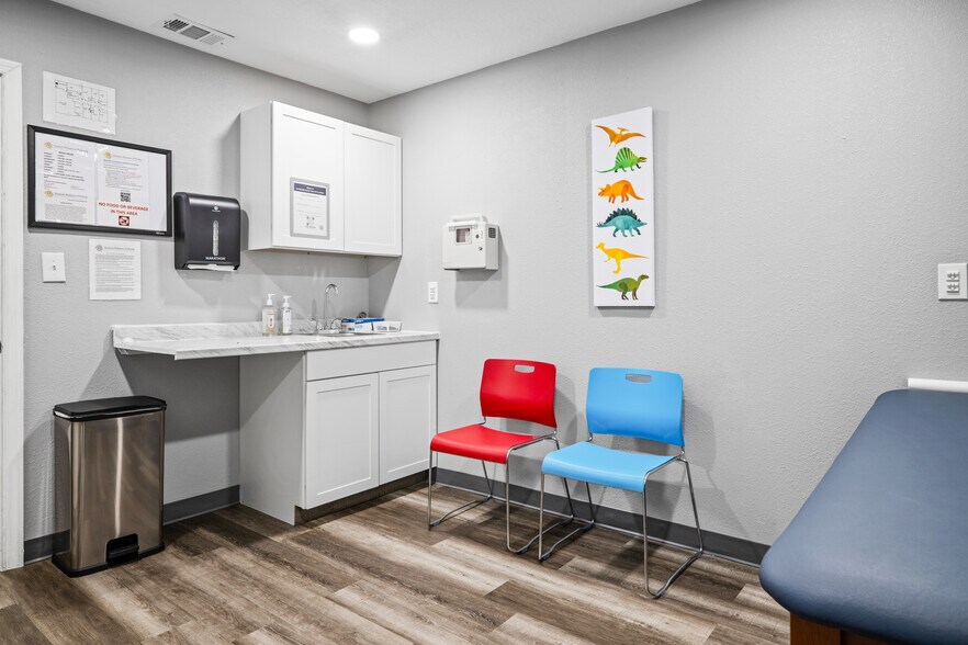 More Photos Of 7008 Jason Dr, Zephyrhills Medical For Sale