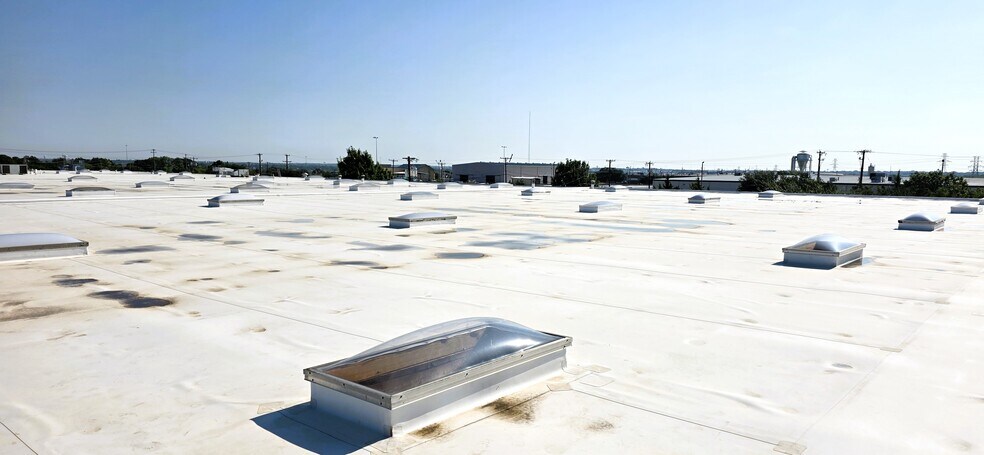 More Photos Of 4233 Janada St, Haltom City Warehouse For Lease