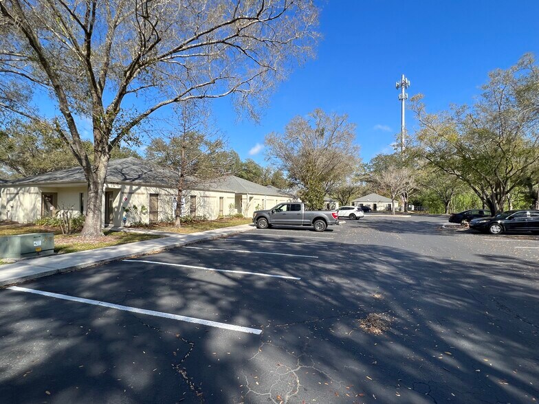 More Photos Of 156 Whitaker Rd, Lutz Medical For Lease