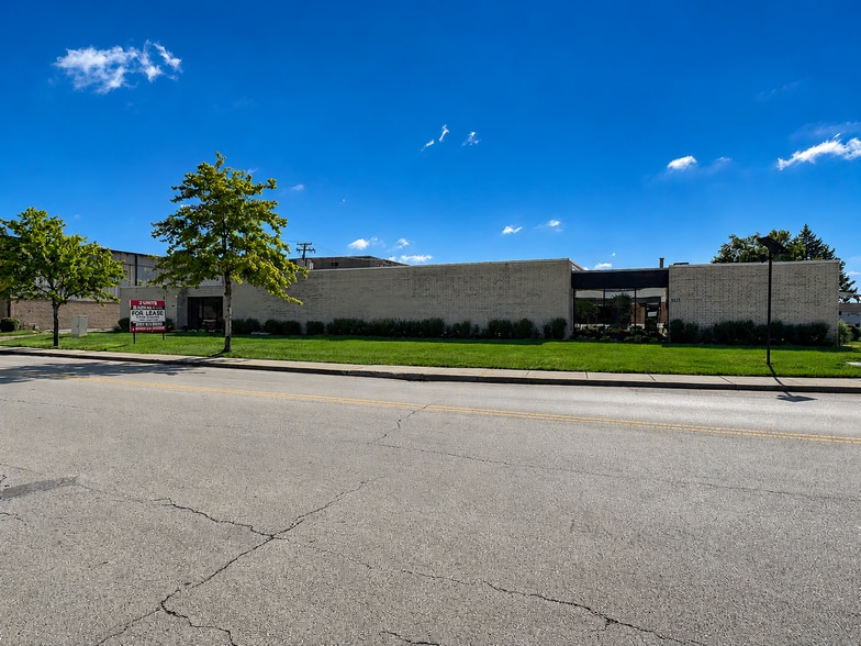 Primary Photo Of 875 Lively Blvd, Elk Grove Village Warehouse For Lease