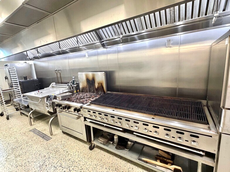 More Photos Of 350 Eglin Pky, Fort Walton Beach Freestanding For Sale