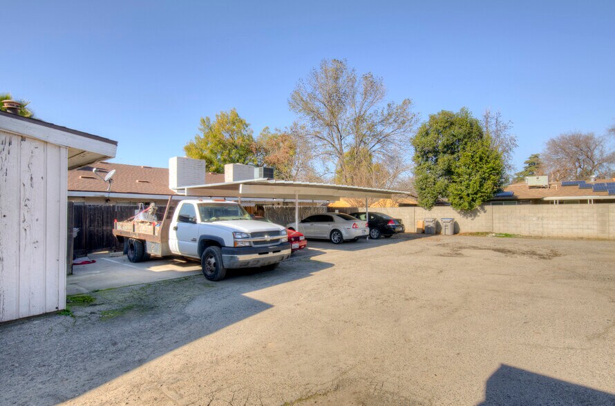 More Photos Of 464 E Calimyrna Ave, Fresno Apartments For Sale