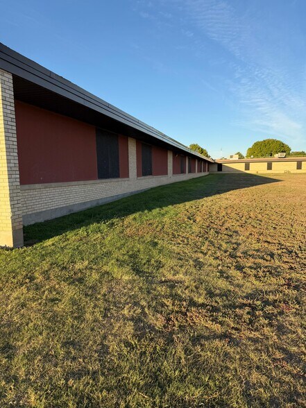 More Photos Of 300 Oak Ave, Dumas Schools For Sale