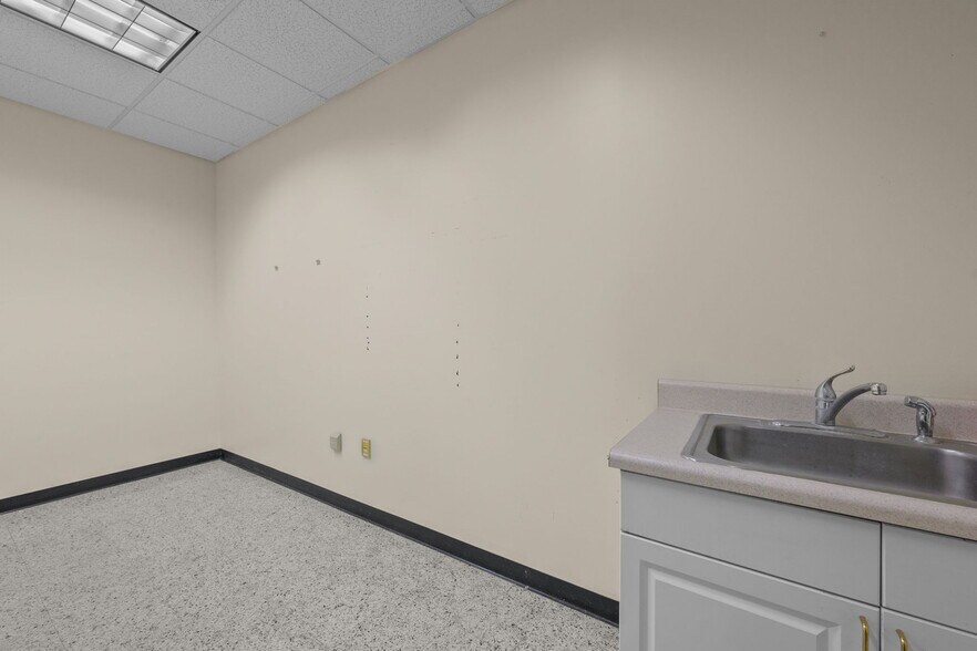 More Photos Of 1699 N Temple Ave, Starke Freestanding For Sale