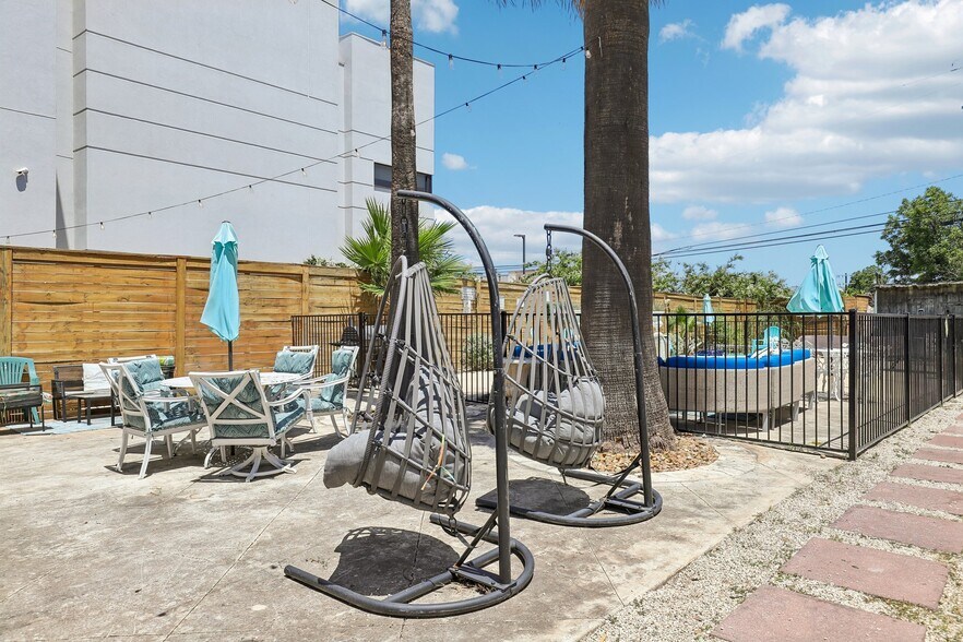 More Photos Of 421 Howard St, San Antonio Hospitality For Sale