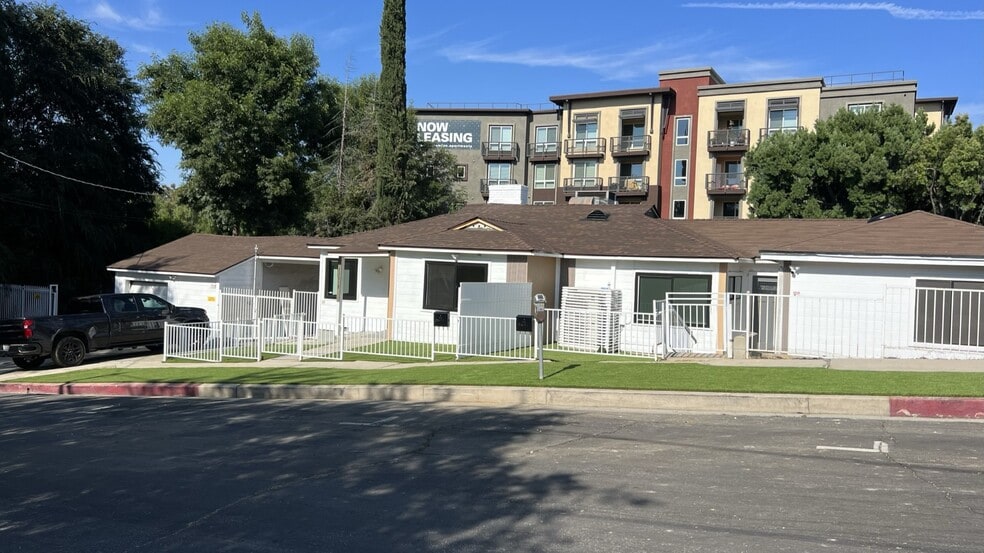 More Photos Of 22157 Clarendon St, Woodland Hills Office For Sale