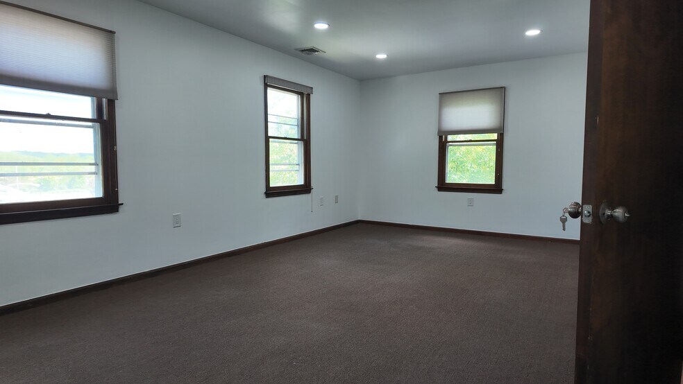 More Photos Of 33 N Main St, Marlboro Office For Lease