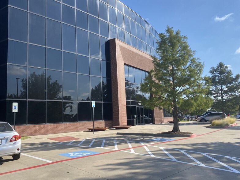 More Photos Of 1575 Heritage Dr, McKinney Office For Lease