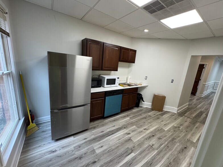 More Photos Of 151 Village Pky NE, Marietta Office Residential For Lease