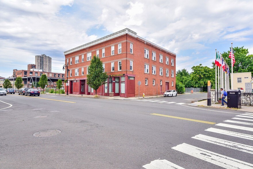 More Photos Of 979 Main St, Springfield Office Residential For Sale